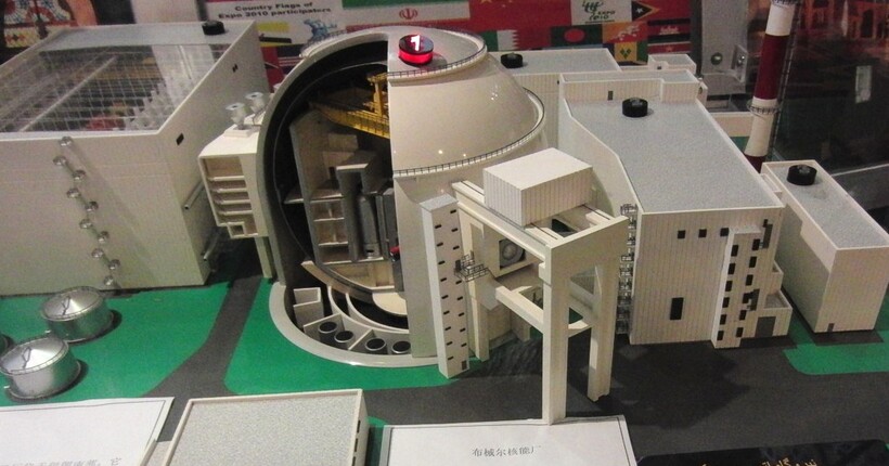 Вибухи біля АЕС 