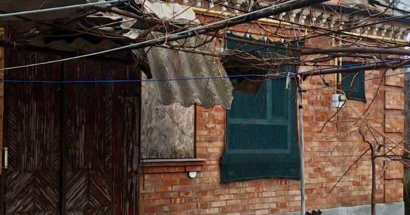 У Дніпропетровській області через обстріли рф поранена жінка, пошкоджено будинки та гімназію