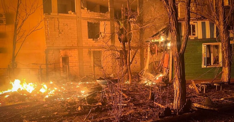 Нічна атака на Одещину: горіла база відпочинку, пошкоджені авто