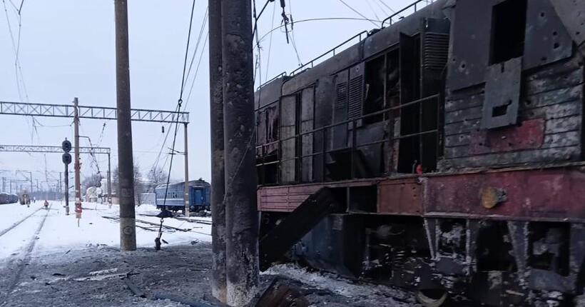 На Дніпропетровщині окупанти атакували дроном вантажний поїзд: постраждали двоє залізничників