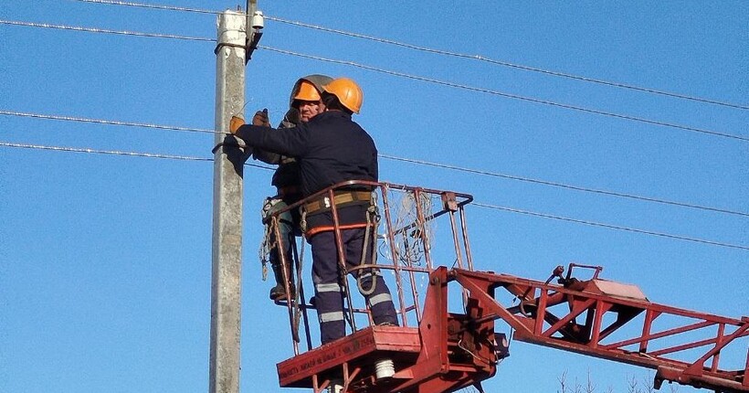 В Україні через атаки рф на енергетику знеструмлено три області – 