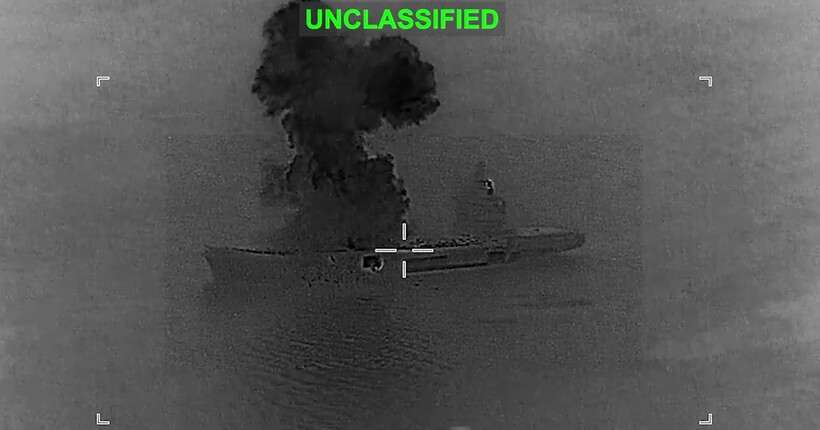 США підбили найбільший іранський авіаносець - CENTCOM показав кадри ураження (відео)