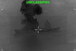 США підбили найбільший іранський авіаносець - CENTCOM показав кадри ураження (відео)