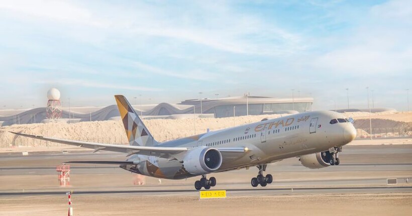 В ОАЕ відновлюють авіасполучення дві авіакомпанії