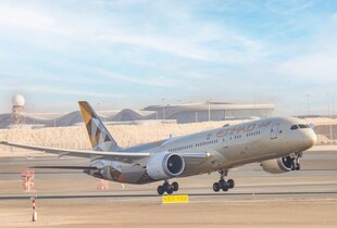 В ОАЕ відновлюють авіасполучення дві авіакомпанії