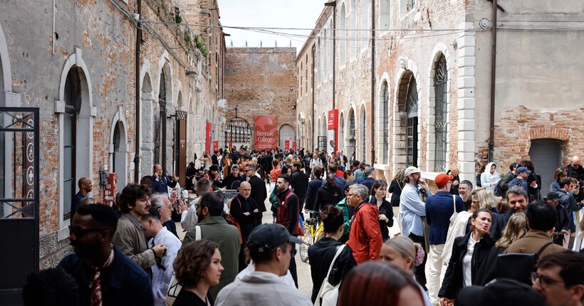 Організатори Венеційської бієнале допустили росію до участі