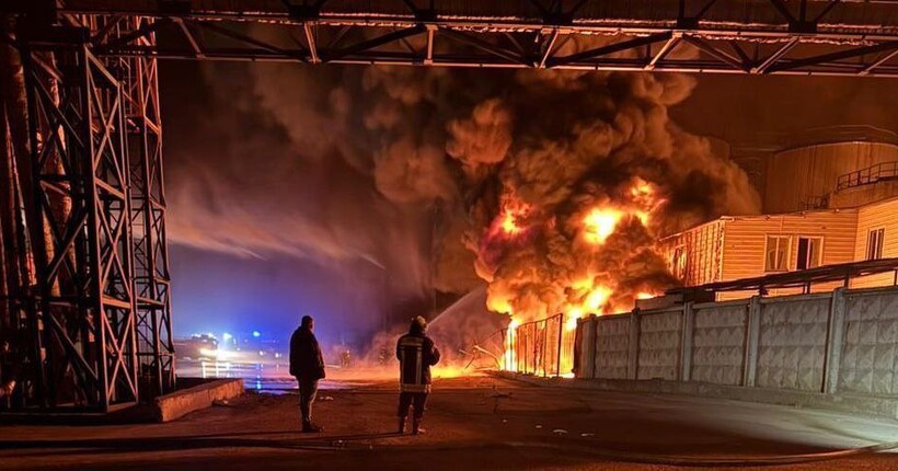 Ворог атакував порти Одещини: горіли ємності з олією, пошкоджено інфраструктуру