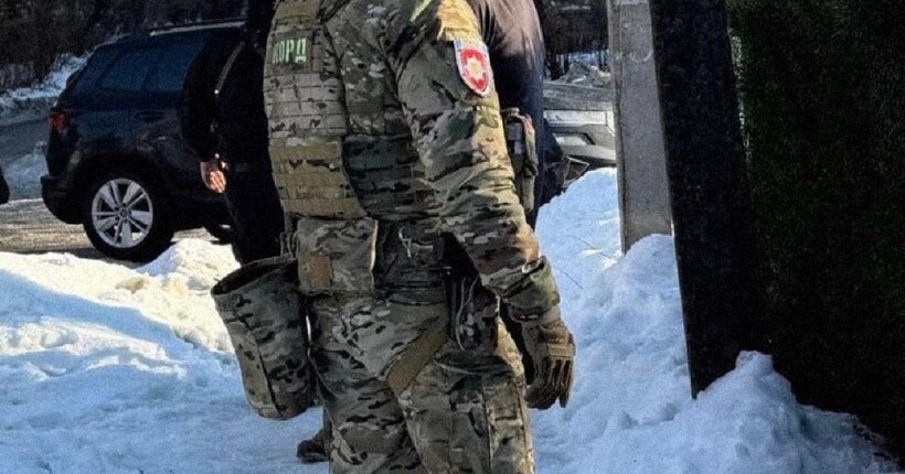 У Хмельницькому п’яний військовий відкрив стрілянину з балкону: деталі від поліції