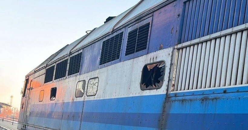 Російський дрон влучив у локомотив пасажирського поїзда Київ-Суми