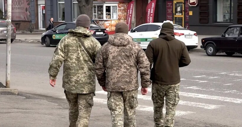 На Волині група цивільних напала на авто ТЦК і силою звільнила військовозобов’язаного