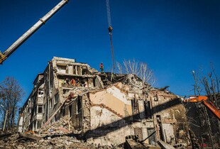 У Харкові завершили пошуково-рятувальні роботи в будинку, куди влучила ракета рф