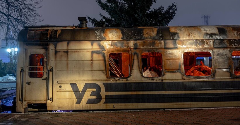 Після російського обстрілу кілька поїздів “Укрзалізниці” курсують із затримками