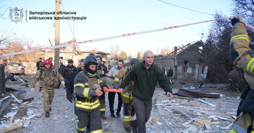Росіяни вдарили КАБами по Запоріжжю: одна людина загинула, ще 10 поранено