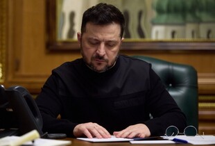 Депутати повинні або працювати, або служити на фронті – Зеленський