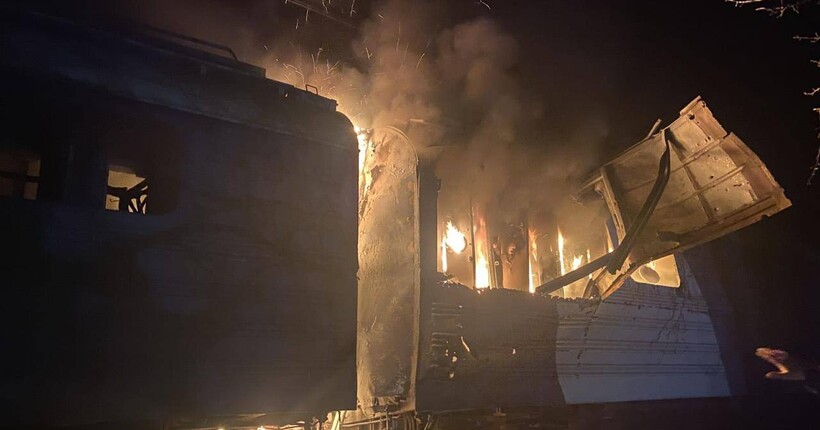 Ворог вдарив по залізниці: є поранені, пошкоджено тепловоз і локомотив