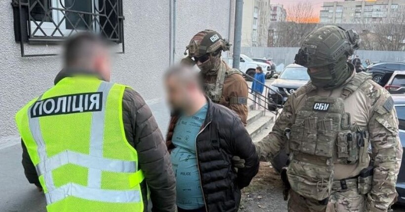 Посадовець районного ТЦК на Івано-Франківщині вимагав з військовозобов'язаних $2000 за зняття з 