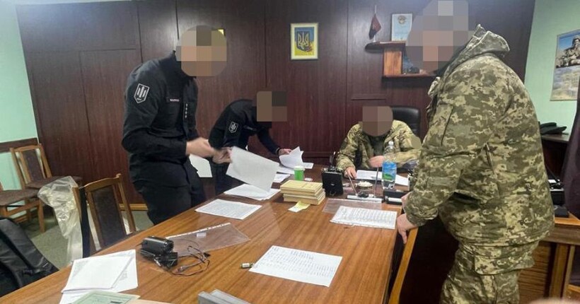 ДБР викрило командира ЗСУ, який змушував військових робити ремонти його родичам