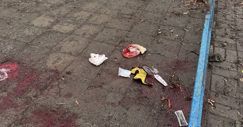 Росіяни вдарили ударним БпЛА по адмінбудівлі у Сумах: поранено підлітка