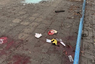 Росіяни вдарили ударним БпЛА по адмінбудівлі у Сумах: поранено підлітка