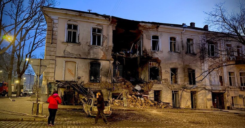 В Одесі пошкоджено понад 10 будинків внаслідок атаки: є постраждалі (фото, відео)