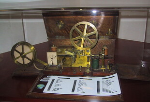 Зеленський про обмеження зв'язку і інтернету в росії: Можуть перейти на паперову пошту, телеграф і коней