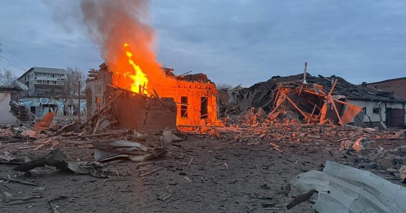 Росіяни скинули ФАБ-250 на Слов'янськ: пошкоджено будинки, кафе та коворкінг