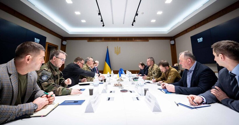 До України вперше під час війни з візитом прибула делегація НАТО