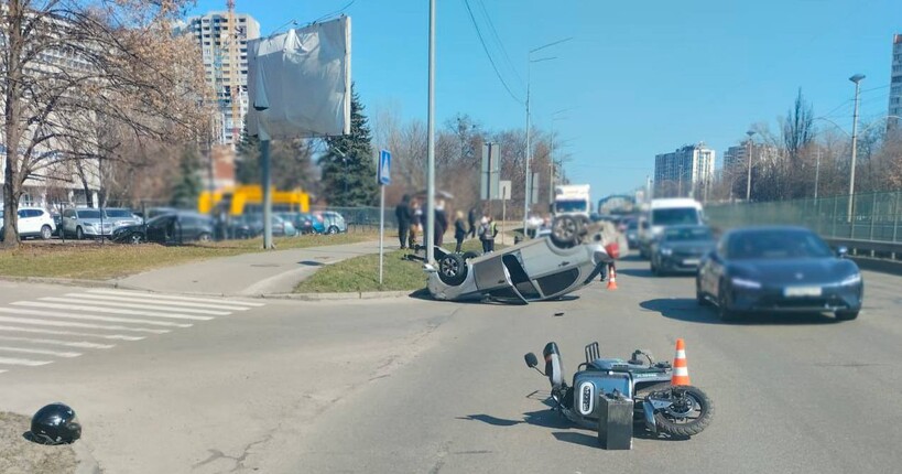 У Києві п'яний водій Chevrolet збив скутериста: у 18-річного хлопця зламані обидві ноги
