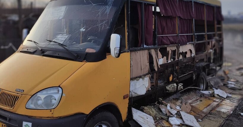 Ворог вдарив дроном по маршрутці на Сумщині: постраждав водій