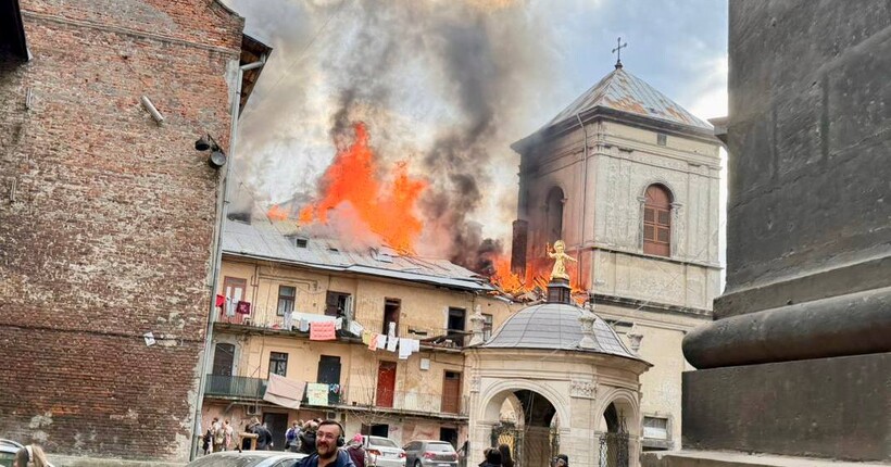 Вибух у Львові: дрон поцілив в житловий будинок в центрі міста (відео)