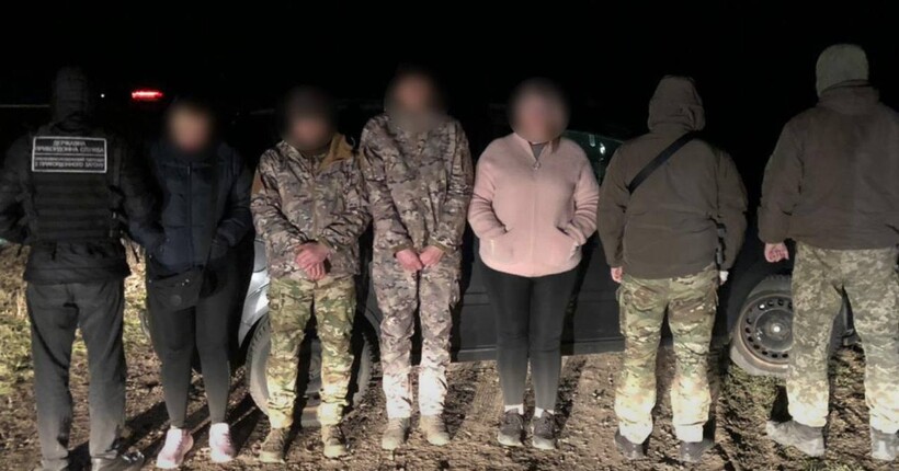 Сплатили по 6300 дол через крипту: на кордоні затримали жінку та 