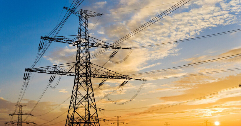 У чотирьох областях України через російські обстріли почались знеструмлення – 