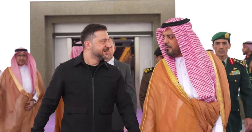 Зеленський прибув до Саудівської Аравії (відео)