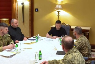 Зеленський зустрівся з українськими військовими в Саудівській Аравії, які допомагають саудитам посилити ППО