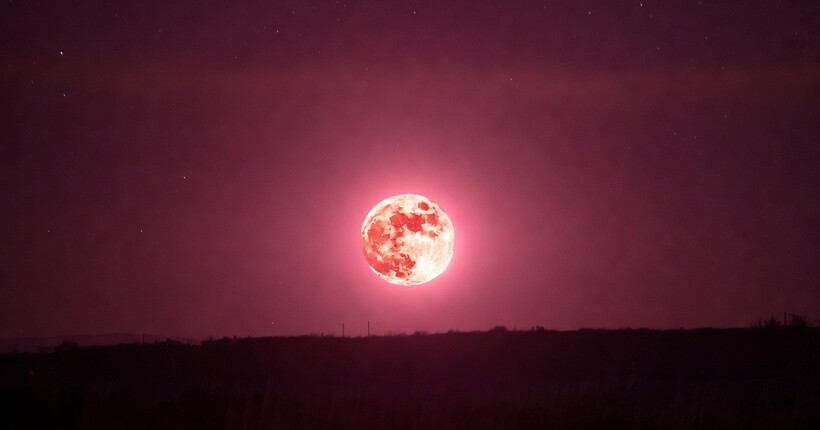 Повня в квітні: коли над Україною зійде Рожевий Місяць