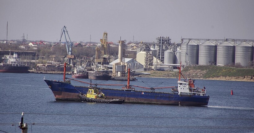 рф вдарила по порту Великої Одеси: пошкоджено причали і зернову галерею