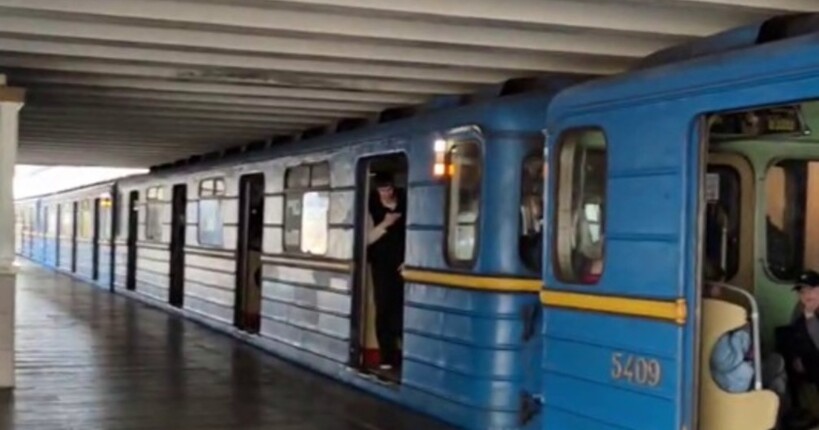 Перебої зі світлом в Києві: на лівому березі стоїть метро, відсутнє водопостачання