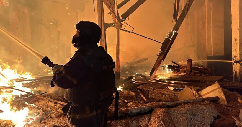 На Чернігівщині ворожі дрони вдарили по Новгороду-Сіверському (фото)