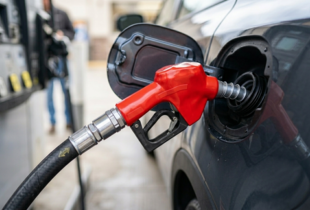 Ціни на бензин в Україні: експерт розповів, коли чекати здешевлення