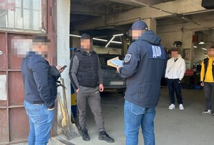 ДБР викрило військових у Чернівецькій області, які замість служби працювали на ринку і СТО