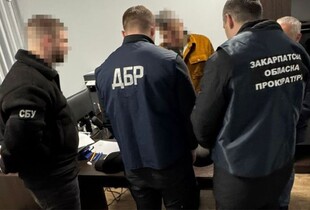 На Закарпатті судитимуть митника, який вимагав 