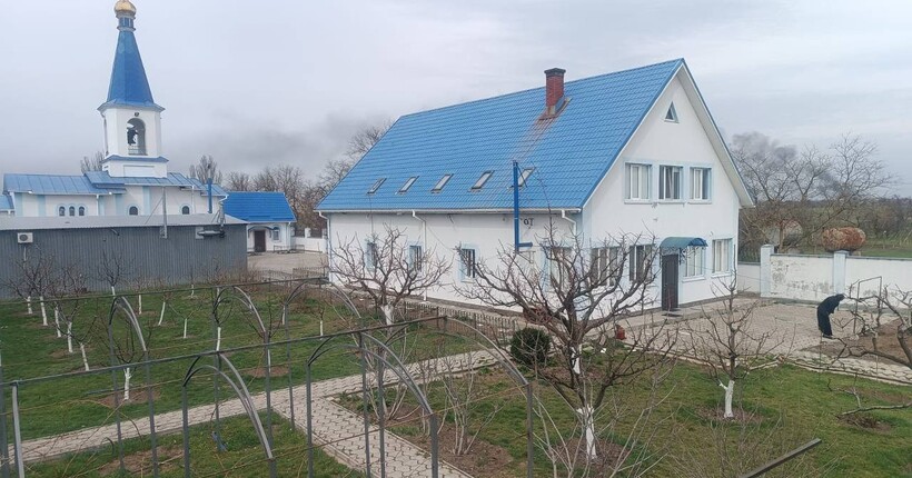 Окупанти обстріляли жіночий монастир УПЦ МП під час богослужіння