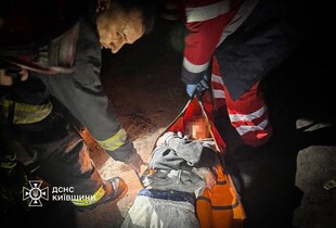 На Київщині 15-річна дівчина впала у восьмиметрову шахту - ДСНС