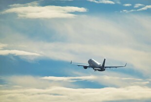 Відкриття неба над Україною: Кулеба пояснив, коли відновлять авіаперевезення