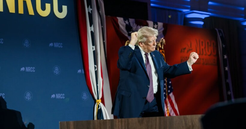 Трамп публічно висміяв Макрона і його дружину: у Франції відповіли