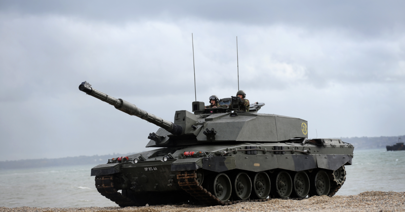Воллес: Україна отримає танки Challenger 2 ближче до літа