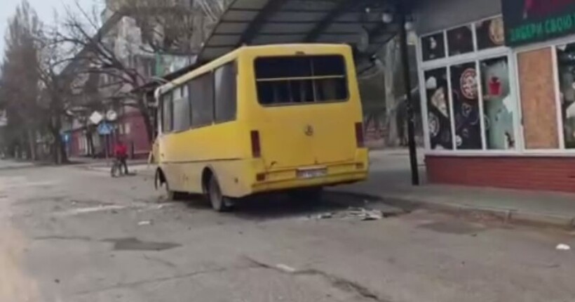Противник атакував маршрутку в Херсоні: постраждали семеро людей 
