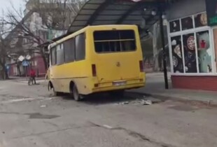 Противник атакував маршрутку в Херсоні: постраждали семеро людей 