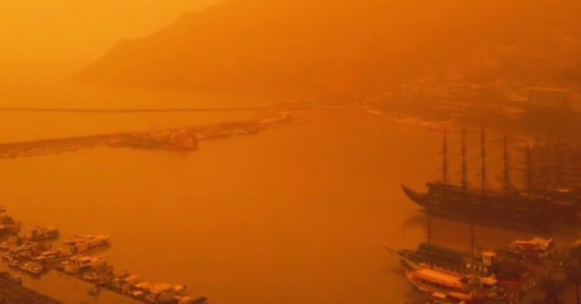 Пил з Сахари дійшов до Туреччини: небо Анталії стало червоним (відео)