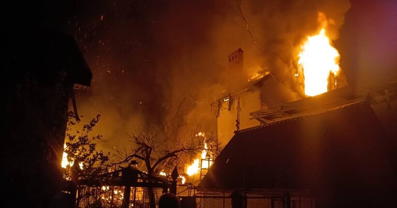 В Одесі через удар рф зруйновано три поверхи будинку, є загиблі  